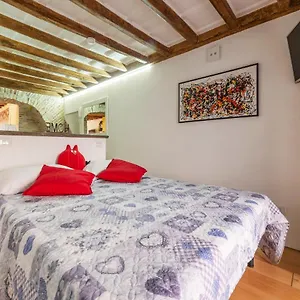 Apartment Largo Di Torre Argentina Cozy, Rome