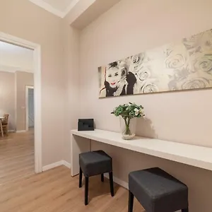 Apartment Domus Claudia, Rome